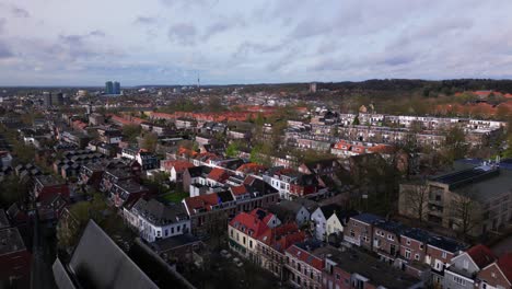 Drohnenansicht-Des-Wohnviertels-Arnheim-Klarendal-In-Der-Niederländischen-Stadt