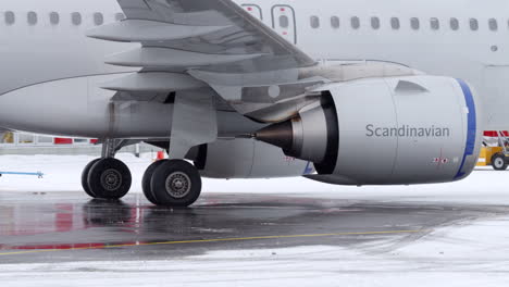 Motor-Des-SAS-Airbus-A320-Neo-Am-Flughafen-Kiruna-In-Schweden