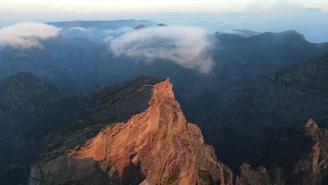 Clouds-moving-over-the-mountains,-showcasing-a-beautiful-landscape