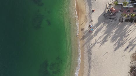 Spectacular-drone-capture-of-the-beach-landscape-at-Chahue-Bay-in-Huatulco,-Mexico