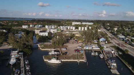 Vista-Aérea-De-Nueva-Construcción-Con-Vistas-Al-Mar-En-Florida.