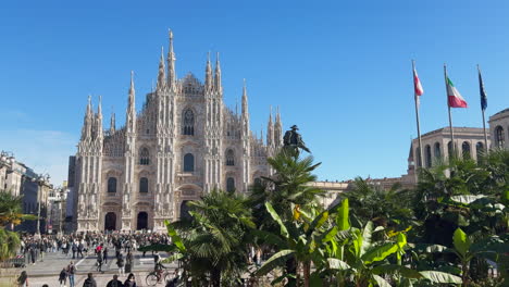 Large-crowds-tourist-people-The-Duomo-Cathedral-Architecture-square-Milano-Italy-Italia-flag-Europe-city-center-Metropolitan-statue-fall-autumn-October-November-landscape-shopping-bus-tour-arrival