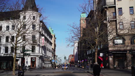 Calles-Típicas-En-Un-Día-Soleado-En-El-Casco-Antiguo-De-Malmo,-Suecia.