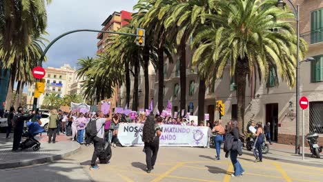 Protesta-Feminista-Por-Gaza-En-El-Centro-De-La-Ciudad-De-Málaga,-España,-Marcha-Por-La-Igualdad-De-Derechos