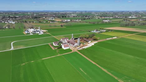 Luftaufnahme-Einer-Amish-Farm