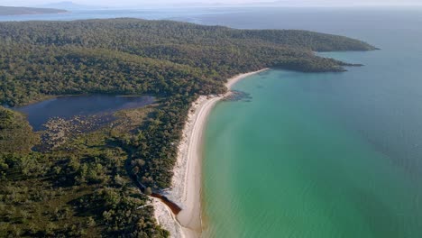 Botanical-Creek-And-Cooks-Beach-At-Freycinet-National-Park-In-Tasmania,-Australia