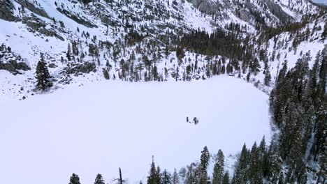 Vista-Aérea-Del-Lago-Eagle,-Desierto-De-Desolación,-Lago-Tahoe,-California