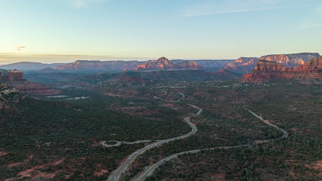 Ruta-179-Del-Estado-De-Arizona-Al-Norte-A-Través-De-Sedona-En-EE.UU.