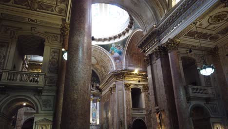 Arquitectura-Sagrada-De-La-Basílica-San-José-De-Flores-Iglesia-Cristiana-Ecléctica-Techos-De-Mármol-Y-Balcones-Con-Detalles-Intrincados,-Destino-Turístico-De-La-Ciudad-De-Buenos-Aires-De-Argentina,-América-Del-Sur