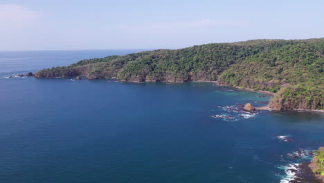 Aerial-establishing-shot-of-the-beautiful-jungle-spanning-the-full-Cebaco-Island