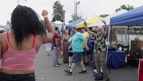 El-&quot;hombre-Burbuja&quot;,-También-Conocido-Como-Don-Jourdon,-Hace-Algunas-Burbujas-Durante-El-Festival-Anual-Del-Orgullo-De-Midmo.