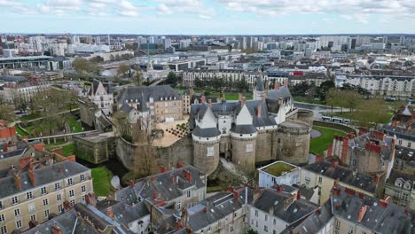 Schloss-Der-Herzöge-Der-Bretagne,-Nantes-In-Frankreich