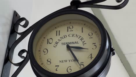 A-replica-of-the-Grand-Central-New-York-Terminal's-iconic-clock-on-the-wall