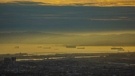 Zeitraffer,-Blick-Auf-Die-Bucht-Von-San-Francisco-Von-Oakland-Aus,-Wolken,-Goldene-Stunde-Und-Sonnenuntergang