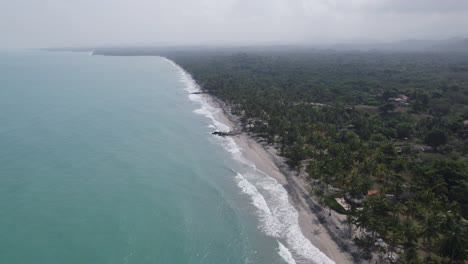 Wide-angle-shot-of-a-beautiful-beach-in-Palomino,-Colombia