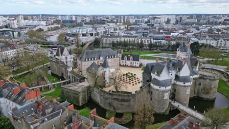 Castillo-De-Los-Duques-De-Bretaña,-Nantes-En-Francia