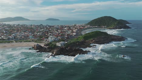 Bird's-eye-view-of-the-magnificent-beaches-of-São-Francisco-do-Sul,-in-Santa-Catarina,-Brazil