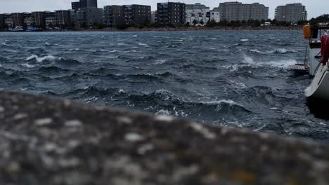 Wavy-Sea-At-The-City-Harbour-Of-Malmo,-Sweden