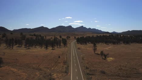 Aerial-drone-view-of-the-vast-land-of-Flinders-Ranges,-South-Australia