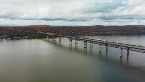 Bridge-in-New-York-with-fall-colors-in-background