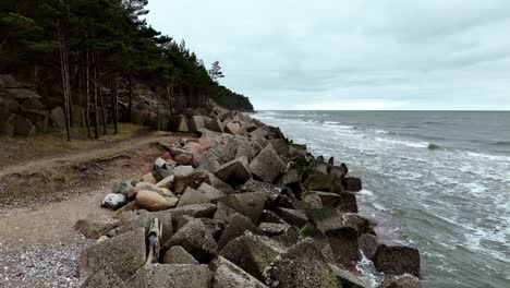 A-rocky-shoreline-with-a-large-body-of-water-in-the-background
