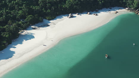 Renowned-as-one-of-the-most-beautiful-beaches-in-the-world,-Campeche-Beach-in-Florianopolis,-Brazil,-captivates-with-its-pristine-sands,-crystal-clear-waters,-and-stunning-natural-landscapes