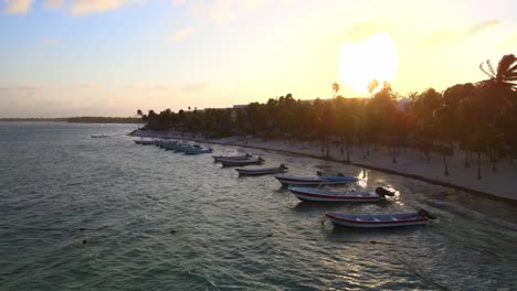 Increíble-Hora-Dorada-Con-Vista-Desde-La-Costa-De-La-Playa