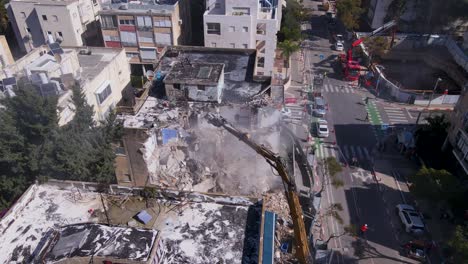 Destruction-of-buildings-by-heavy-equipment-on-David-Bloch-street,-Tel-Aviv,-Israel