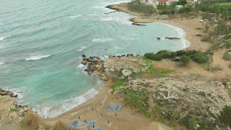 Vista-Aérea-De-La-Costa-De-Playa-Rocosa-En-Chipre