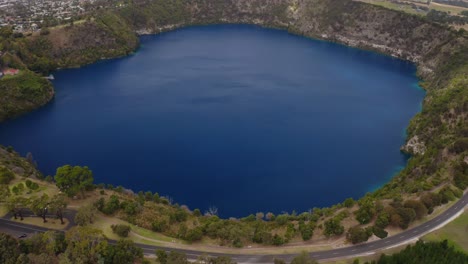 Aerial-drone-view-of-the-blue-lake-Warwar,-Mount-Gambier,-South-Australia