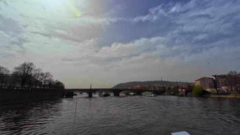 Schöne-Brücke-über-Die-Moldau-In-Prag,-Statische-Ansicht