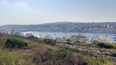 Beweglicher-Rahmen-Mit-Einem-Seehafen-In-Malta