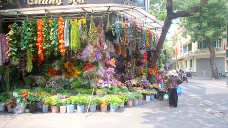 Residents-enjoy-the-floral-designs-on-display,-city-center-business