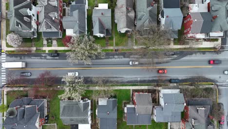 Traffic-on-main-street-in-small-american-town