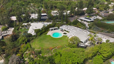 Aerial-Drone-Shot-of-Mansion-in-Beverly-Hills-with-Pool,-Slow-Turning-Drone-Shot-Over-Homes