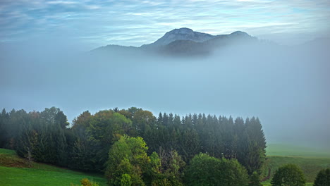 Timelapse-De-Niebla-Matutina-En-Los-Alpes-Austriacos