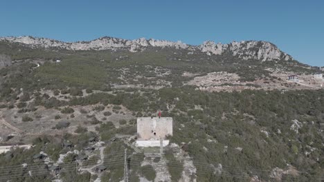 Drone-view-of-the-historical-castle-built-on-mountain,-Belenkeşlik-Castle,-Turkey