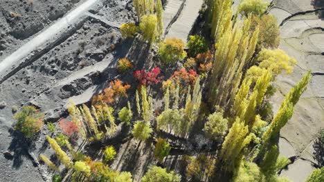 Vista-Superior-Del-Hermoso-Paisaje-De-La-Ciudad-De-Skardu-En-Pakistán-Durante-El-Día