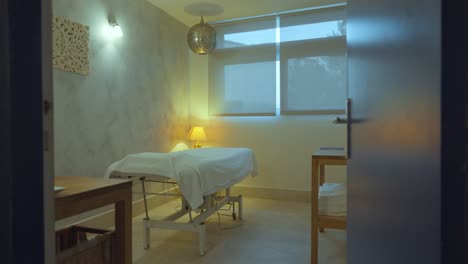 Soothing-spa-treatment-room-awaiting-clients
