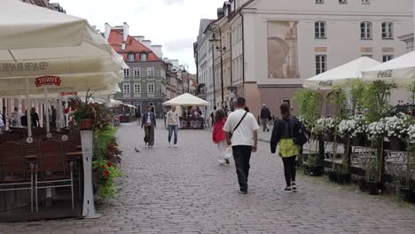 Besuch-Der-Altstadt-In-Warschau