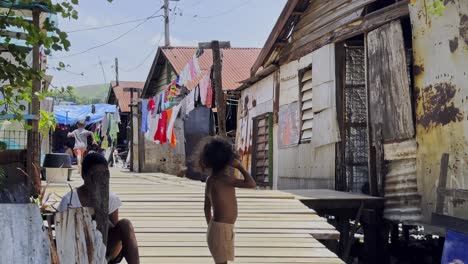 Niños-Que-Viven-En-La-Aldea-De-Hanuabada-En-Port-Moresby