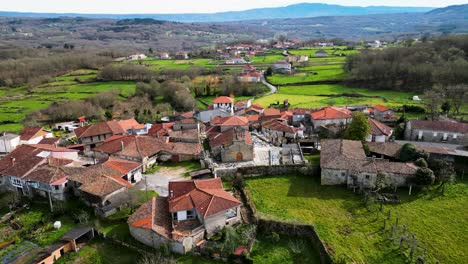 San-Salvador-De-Armariz,-Vista-Panorámica-Del-Pueblo,-España---Aérea