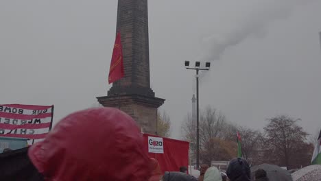 Cámara-Lenta-De-Una-Protesta-A-Favor-De-Palestina-En-Glasgow-Green