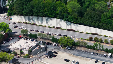 Lenox-Road-Traffic-By-The-Buckhead-Wall-In-Atlanta,-Georgia