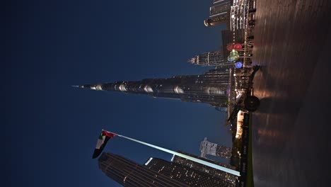 Vista-Nocturna-Del-Burj-Khalifa-De-Dubai,-La-Torre-Más-Alta-Del-Mundo-En-Los-Emiratos-Árabes-Unidos
