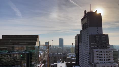 Sonnenaufgang-über-Der-Skyline-Von-Warschau-Mit-Moderner-Architektur-Im-Januar