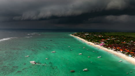 Nubes-Oscuras-Durante-Una-Tormenta-En-La-Isla-Nusa-Lembongan-En-Bali,-Indonesia