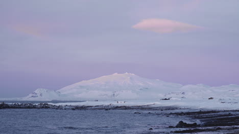 Island-Szenisch-Winter-Seelandschaft-Reisen-Ziel