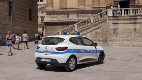 Polizeiauto-In-Palermo,-Italien