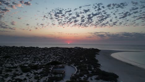 Atemberaubende-Bucht-Bei-Sonnenuntergang,-Westaustralien